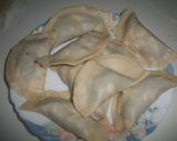 Foto del paso 2 de la receta: Empanadillas fritas de morcilla, huevo y piñones