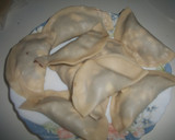 Foto del paso 2 de la receta: Empanadillas fritas de morcilla, huevo y piñones