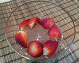 Foto del paso 4 de la receta: Fresas con chocolate y nata
