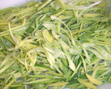 Foto del paso 2 de la receta: Doradas al horno sobre colchón de cebolla caramelizada
