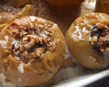 Foto del paso 3 de la receta: Manzanas horneadas al vino con relleno de leche evaporada y arándanos