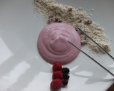 Foto del paso 4 de la receta: Mousse de frutos rojos con muesli de coco y bayas