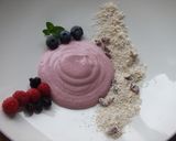 Foto del paso 5 de la receta: Mousse de frutos rojos con muesli de coco y bayas