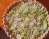 Foto del paso 4 de la receta: Tarta de cebollas dulces, queso de cabra y tomatitos con semillas de amapola