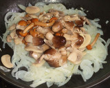 Foto del paso 3 de la receta: Spaghetti al peperoncino con salsa de setas variadas