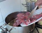 Foto del paso 2 de la receta: Estofado de carne con patatas y guisantes