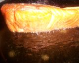 Foto del paso 1 de la receta: Salmón con cebolla caramelizada en masa filo