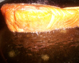 Foto del paso 1 de la receta: Salmón con cebolla caramelizada en masa filo