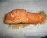 Foto del paso 3 de la receta: Salmón con cebolla caramelizada en masa filo