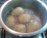 Foto del paso 1 de la receta: Patatas rellenas con gambas, jamón serrano y queso