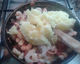 Foto del paso 2 de la receta: Patatas rellenas con gambas, jamón serrano y queso