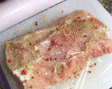 Foto del paso 2 de la receta: Lomo de cerdo adobado al horno con verduras salteadas