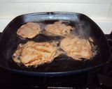 Foto del paso 7 de la receta: Montaditos de solomillo de ternera, manzana y cebolla confitada