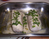 Foto del paso 4 de la receta: Merluza con toques de clavo y pimienta al horno