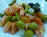 Foto del paso 1 de la receta: Ensalada de tomate y encurtidos