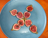 Foto del paso 1 de la receta: Higos morados con queso de cabra