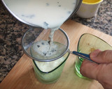Foto del paso 3 de la receta: Cuajada casera al aroma de menta y de vainilla con pimienta