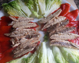 Foto del paso 2 de la receta: Ensalada de cogollos y pimientos asados con lomitos de caballa