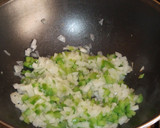Foto del paso 3 de la receta: Arroz con hongos secos y chips de berenjena