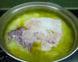 Foto del paso 3 de la receta: Chipirones en su tinta con patata y escarola