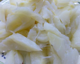 Foto del paso 1 de la receta: Bacalao desmigado con pimientos y patatas