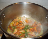 Foto del paso 3 de la receta: Macarrones con setas y albahaca