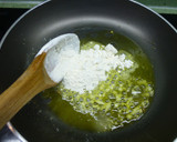 Foto del paso 1 de la receta: Como hacer bechamel para croquetas