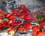 Foto del paso 2 de la receta: Pimientos asados a la leña