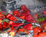 Foto del paso 2 de la receta: Pimientos asados a la leña