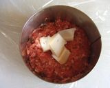 Foto del paso 1 de la receta: Tortas de carne rellenas de queso de cabra del Casar