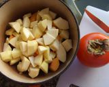 Foto del paso 1 de la receta: Manzana y caquis con chocolate