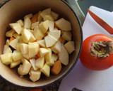 Foto del paso 1 de la receta: Manzana y caquis con chocolate
