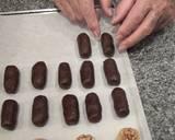 Foto del paso 10 de la receta Panellets de chocolate, vainilla y coco bañado en chocolate