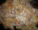 Foto del paso 2 de la receta: Patatas fritas revueltas con atún
