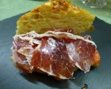 Foto del paso 3 de la receta: Canapé mini croissant de tomate y jamón