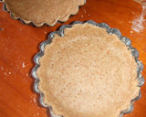 Foto del paso 2 de la receta: Tartaletas integrales rellenas de crema y frutos rojos