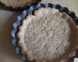 Foto del paso 3 de la receta: Tartaletas integrales rellenas de crema y frutos rojos