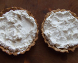 Foto del paso 4 de la receta: Tartaletas integrales rellenas de crema y frutos rojos