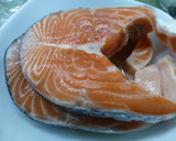 Foto del paso 4 de la receta: Salmón con cama de yuca y pimientos