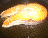 Foto del paso 1 de la receta: Salmón con jamón a la crema de curry