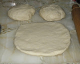 Foto del paso 3 de la receta: Pizza con harina Pureza con levadura (prepizza fácil y rápida)