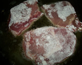 Foto del paso 2 de la receta: Filetes de lomo en salsa de piñones