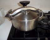 Foto del paso 3 de la receta: Arroz negro con olla de presión