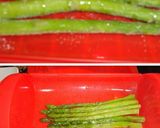 Foto del paso 1 de la receta: Huevo poché trufado y espárragos trigueros