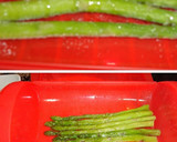 Foto del paso 1 de la receta: Huevo poché trufado y espárragos trigueros