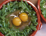 Foto del paso 4 de la receta: Puré de lentejas al horno con huevos y chips de berenjena