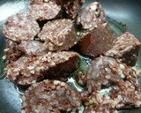 Foto del paso 1 de la receta: Entrante de morcilla y tortilla con cebolla