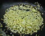 Foto del paso 3 de la receta: Entrante de morcilla y tortilla con cebolla