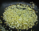 Foto del paso 3 de la receta: Entrante de morcilla y tortilla con cebolla