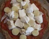 Foto del paso 4 de la receta: Pizza integral de quesos al romero